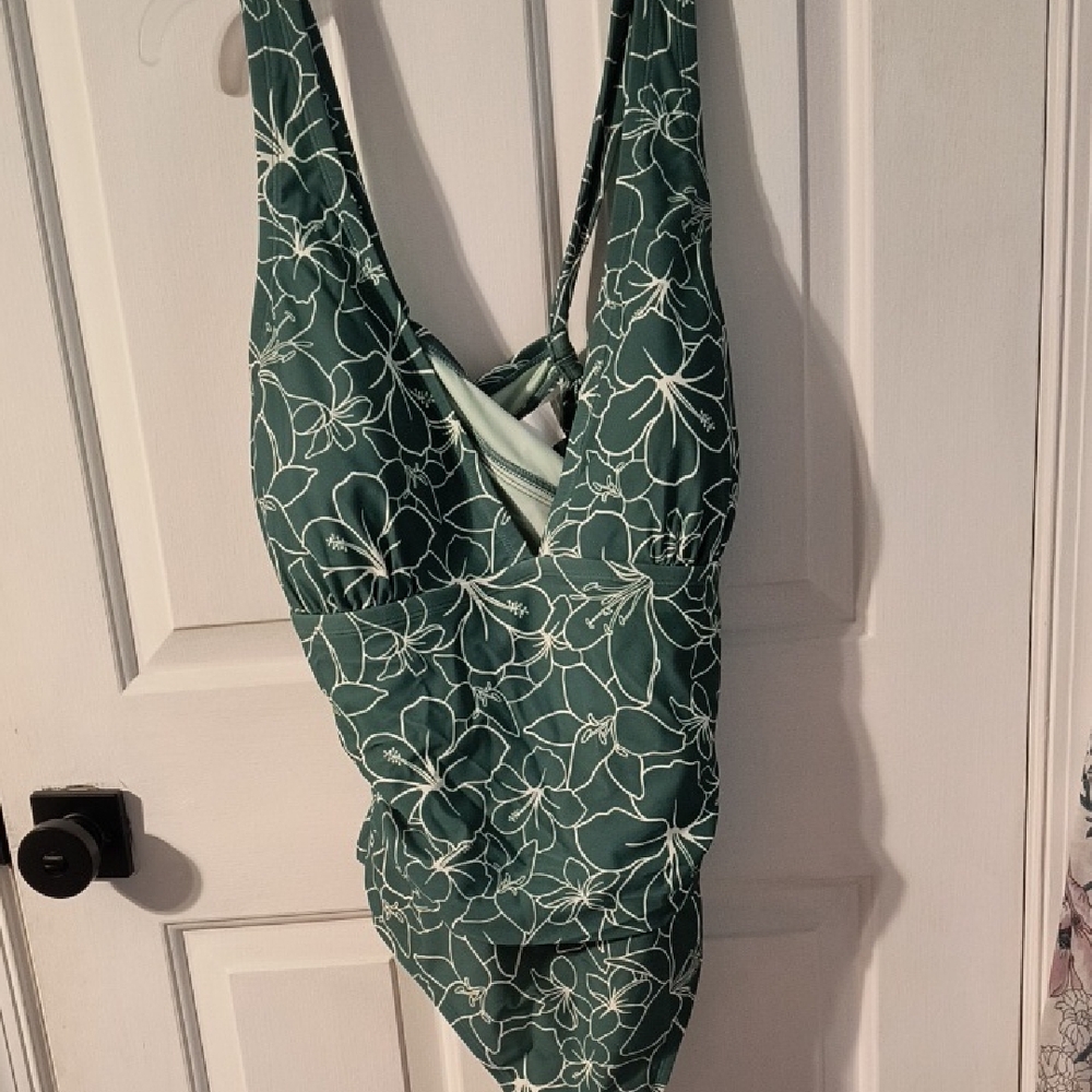 NWT 3x One Piece Adjustable Cupshe Swimwear